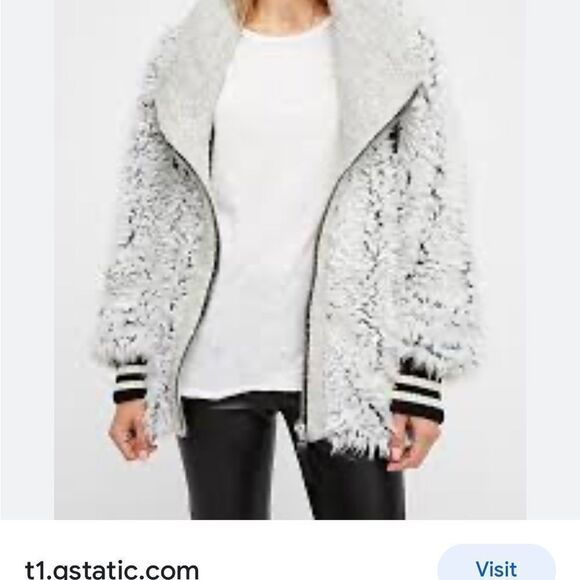 New
Free People × We The Free Fluffy
Size M/L
NWOT never worn before - Picture 7 of 11